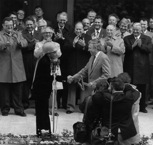 Handing over the Key at the Charité Clinic in East Berlin (1982)